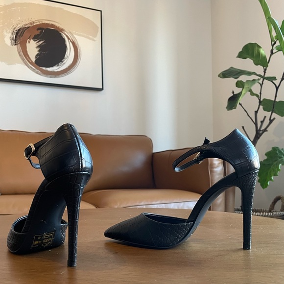 Call it spring high heels - Picture 2 of 5